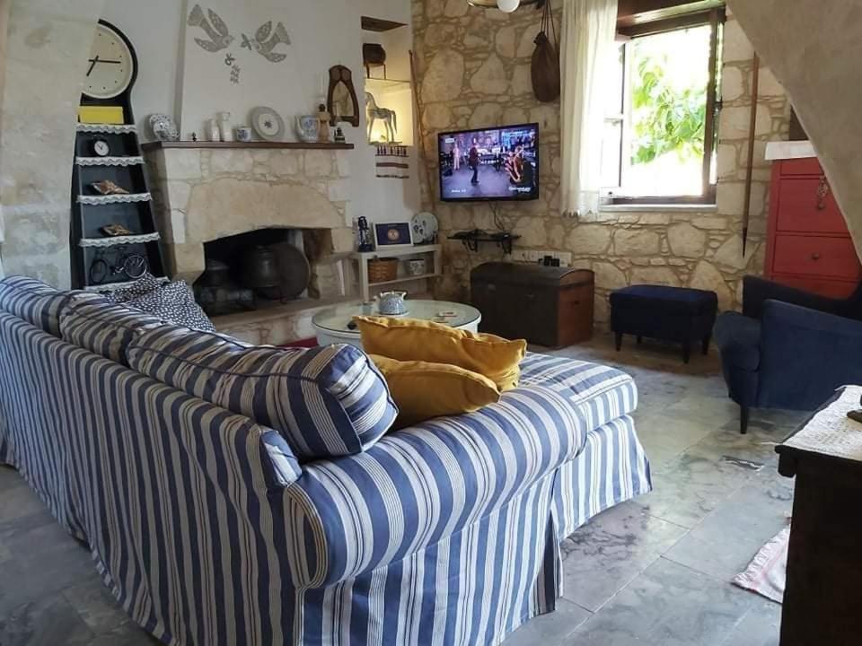 Aliki'S House 1+ 2 Guest House Polis Luaran gambar