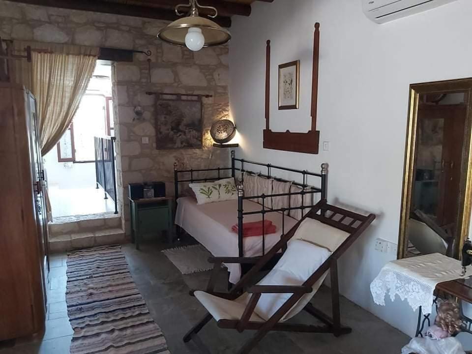 Aliki'S House 1+ 2 Guest House Polis Luaran gambar