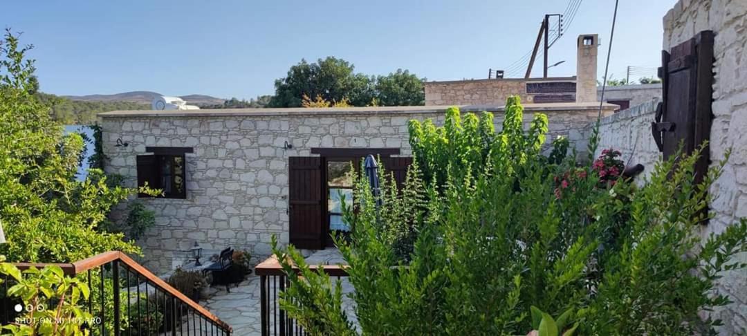 Aliki'S House 1+ 2 Guest House Polis Luaran gambar