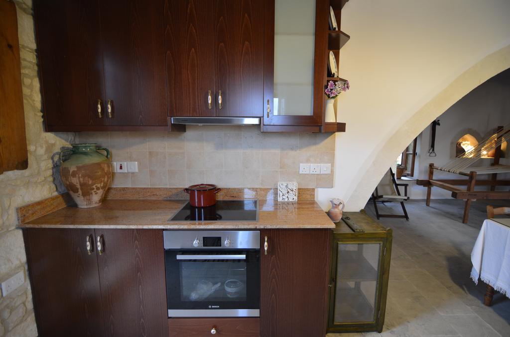 Aliki'S House 1+ 2 Guest House Polis Bilik gambar