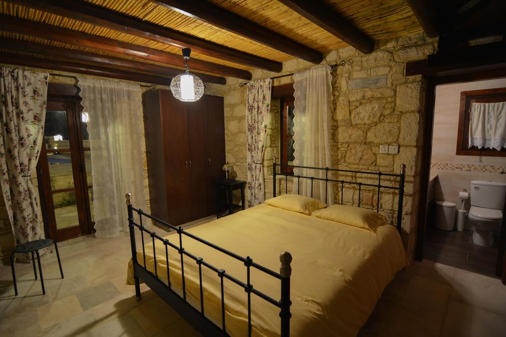 Aliki'S House 1+ 2 Guest House Polis Bilik gambar