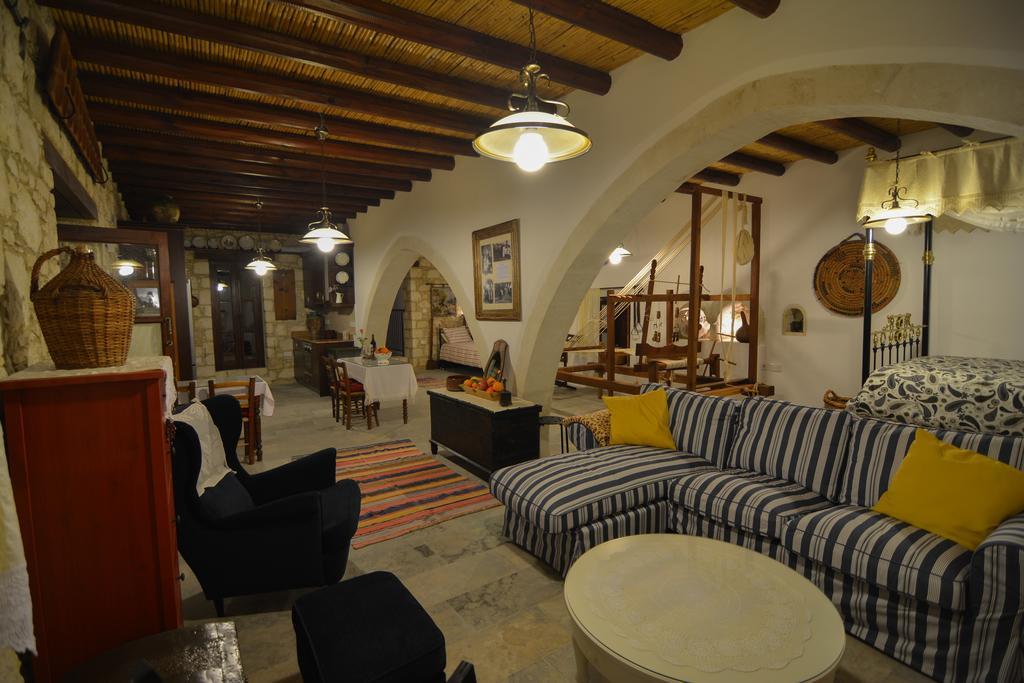 Aliki'S House 1+ 2 Guest House Polis Bilik gambar